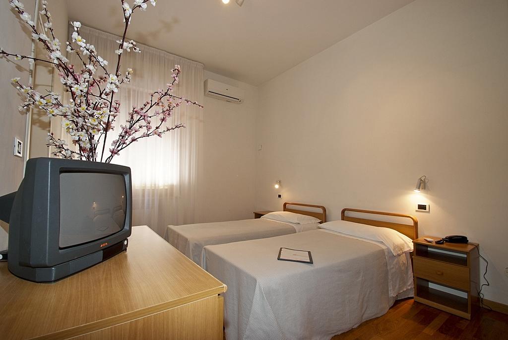 Hotel Mediterraneo Chianciano Terme Room photo