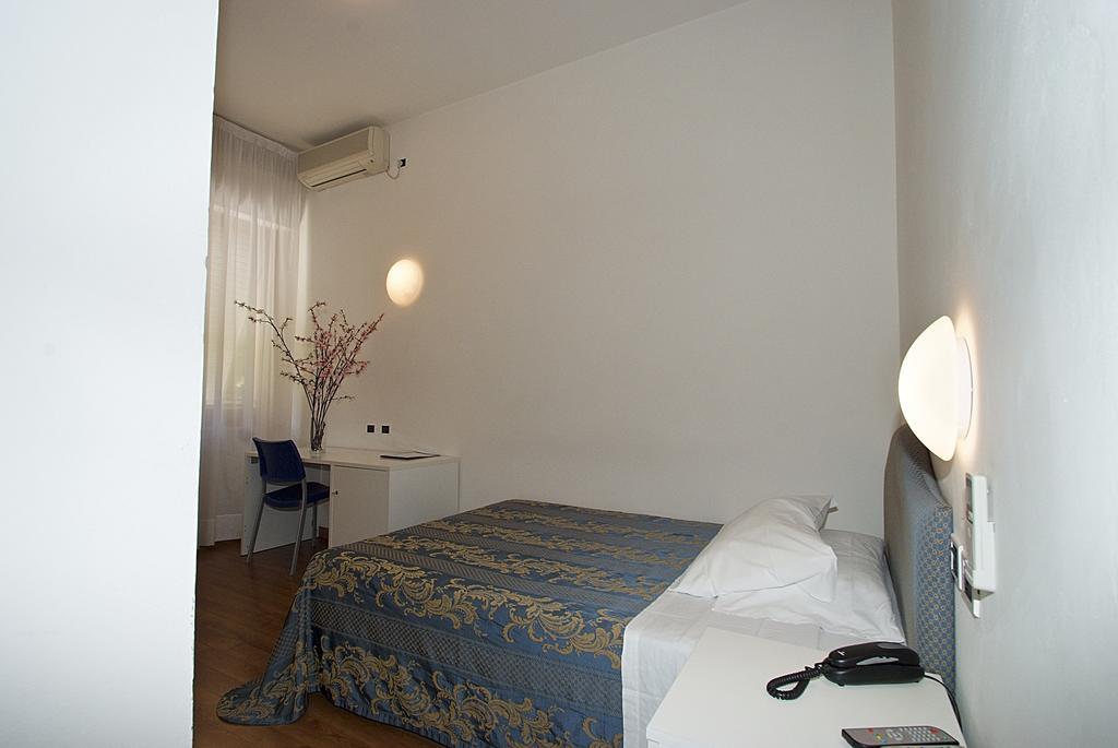 Hotel Mediterraneo Chianciano Terme Room photo